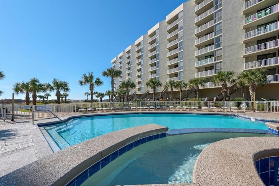 6th-floor coastal bright condo - beach service included steps to restaurants House in Miramar Beach