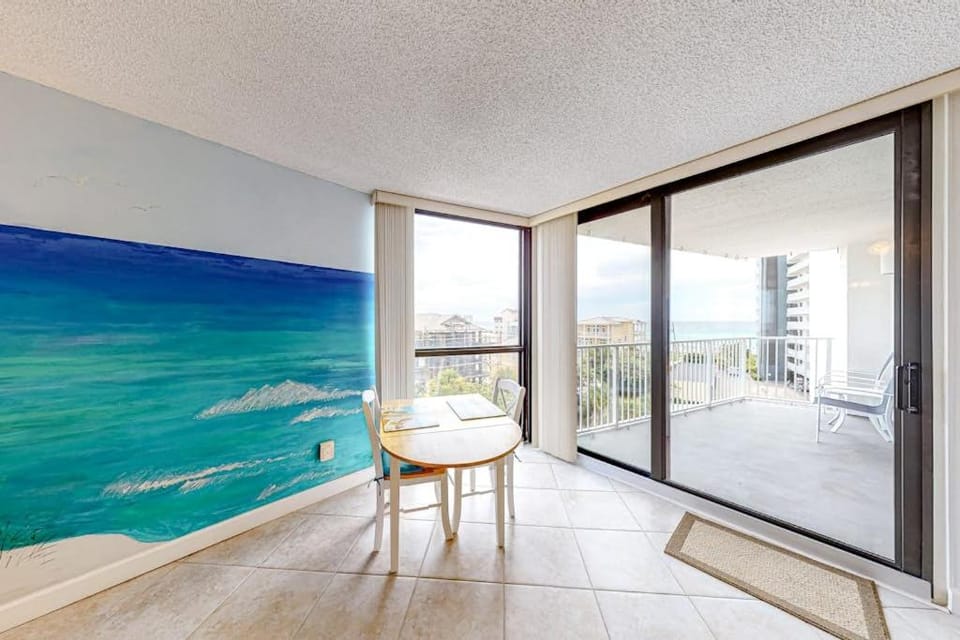 Gulf-view condo with balcony pools hot tub beach access House in Miramar Beach