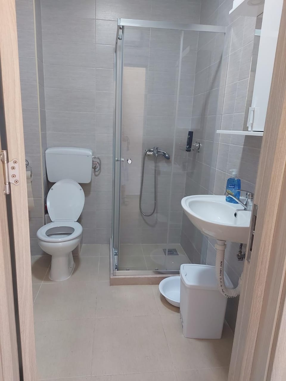 Shower, Toilet