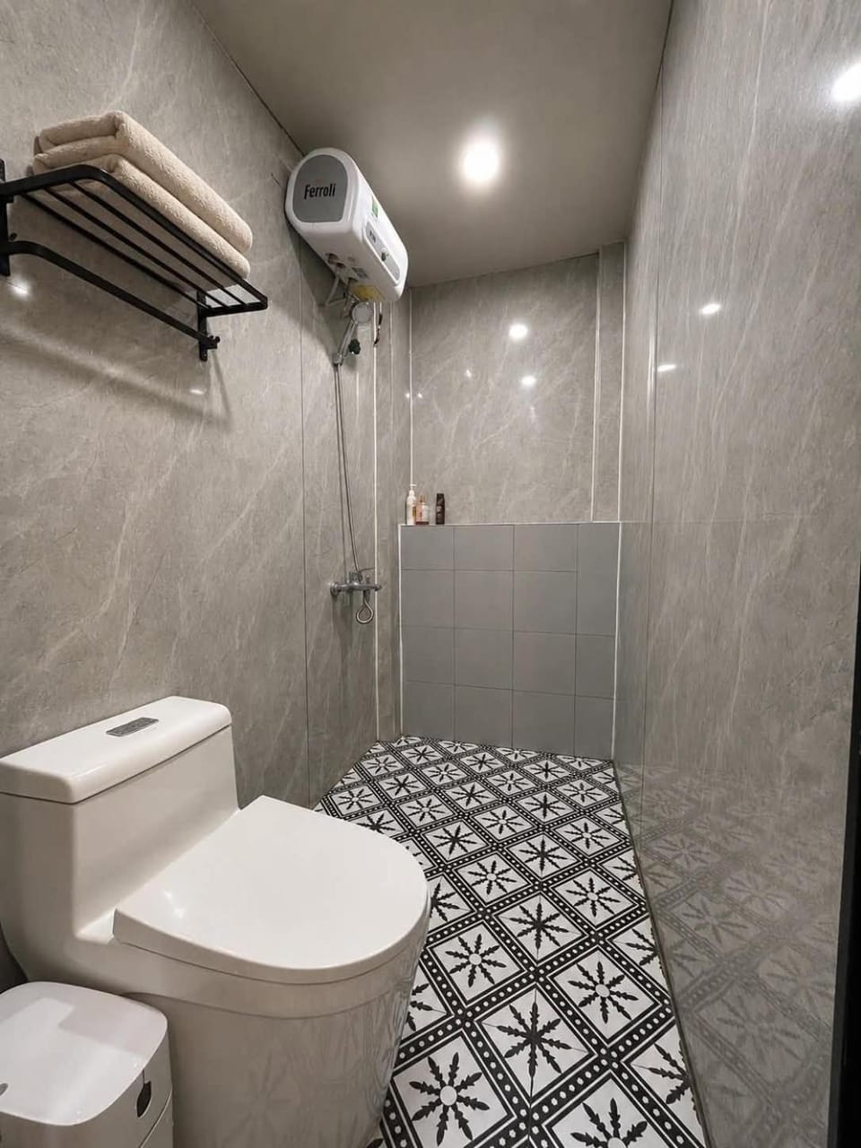 Shower, Toilet, Bathroom