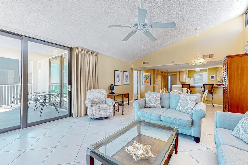 8th Floor Open Updated condo Beach service included Near Everything House in Miramar Beach