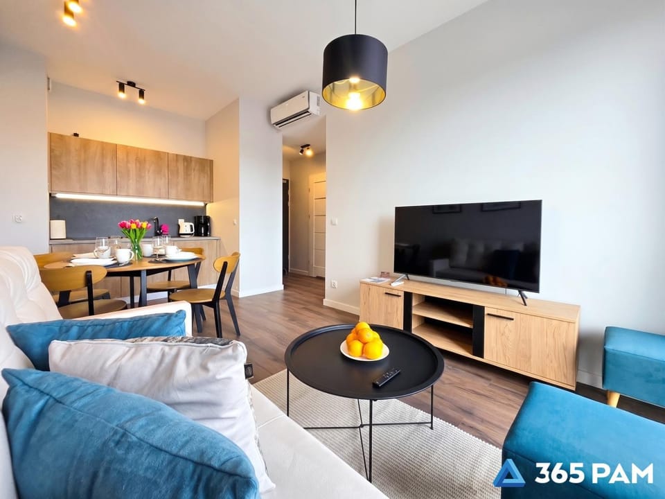 TV and multimedia, Living room, Seating area, Dining area, air conditioner