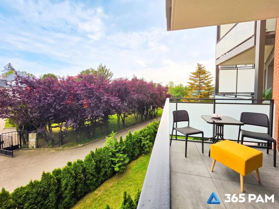 Property building, Spring, Day, View (from property/room), Balcony/Terrace, Seating area, Garden view