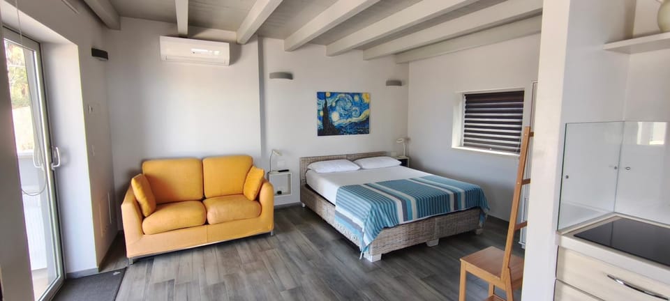 Intera Villa Cà del Mar con piscina rocciosa Villa in Torre Vado