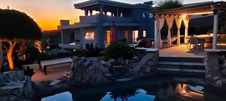 Intera Villa Cà del Mar con piscina rocciosa Villa in Torre Vado