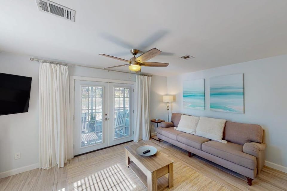 Dog-friendly townhouse near the beach with outdoor pool water views & AC House in Miramar Beach