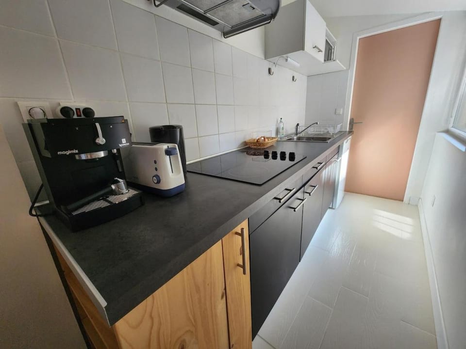 Beau T2 rénové Apartment in Bordeaux