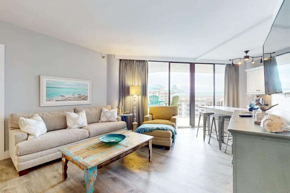 Cheerful 10th Floor Condo with Shared Pool & Hot Tub WiFi and Central AC House in Miramar Beach
