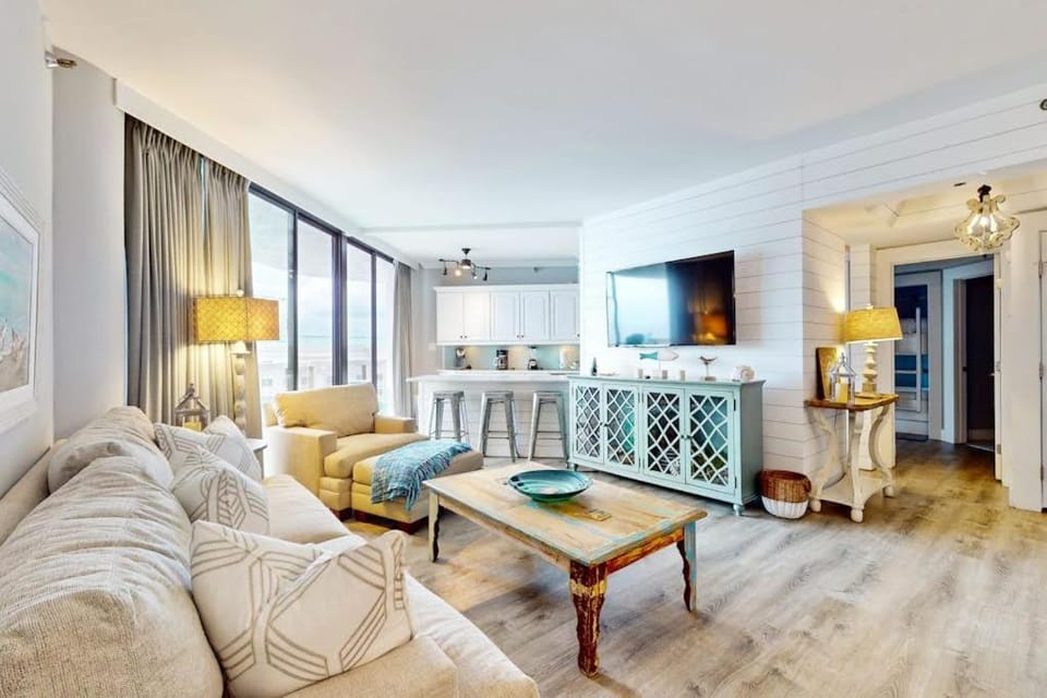 Cheerful 10th Floor Condo with Shared Pool & Hot Tub WiFi and Central AC House in Miramar Beach