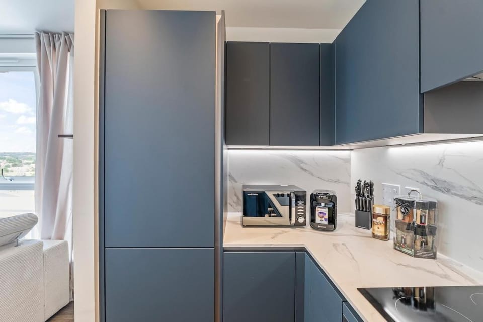 Plush Stay 2BR 2BA 4 Stops To Wembley Sleeps 8 Apartment in Harrow