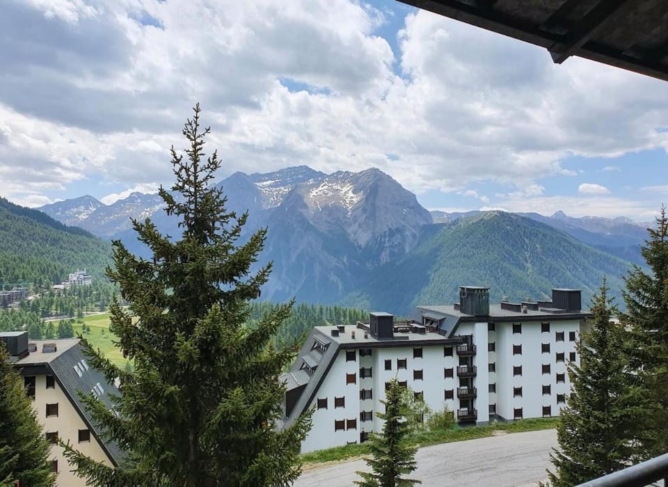 Alpine Nest - Balcony with Panoramic View Apartment in Sestriere