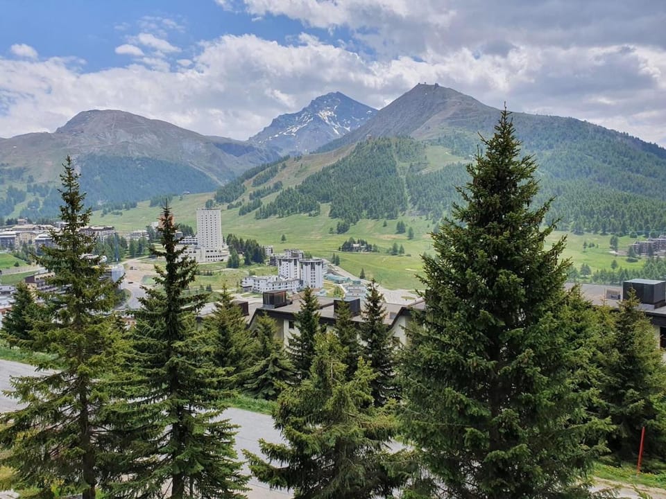 Alpine Nest - Balcony with Panoramic View Apartment in Sestriere