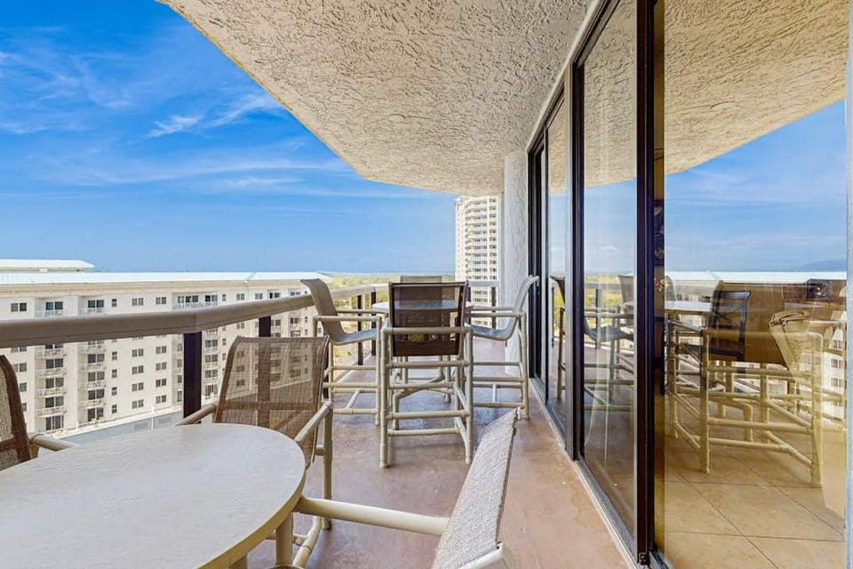 11th-floor home with free WiFi washer&dryer ocean views & shared hot tub & pool House in Miramar Beach