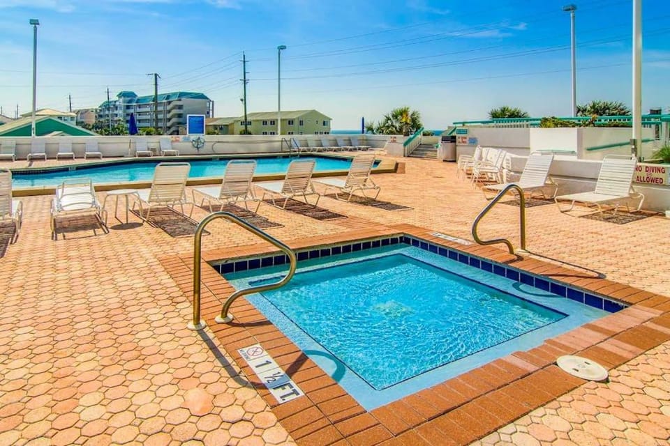 11th-floor home with free WiFi washer&dryer ocean views & shared hot tub & pool House in Miramar Beach