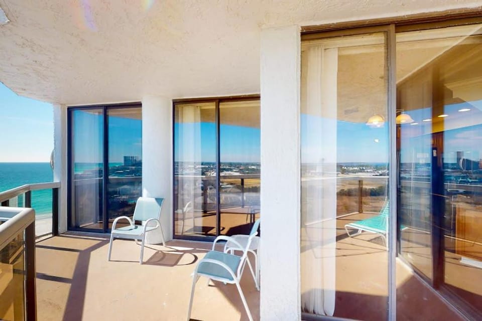 Waterfront getaway with ocean views central AC washerdryer - walk to beach House in Miramar Beach