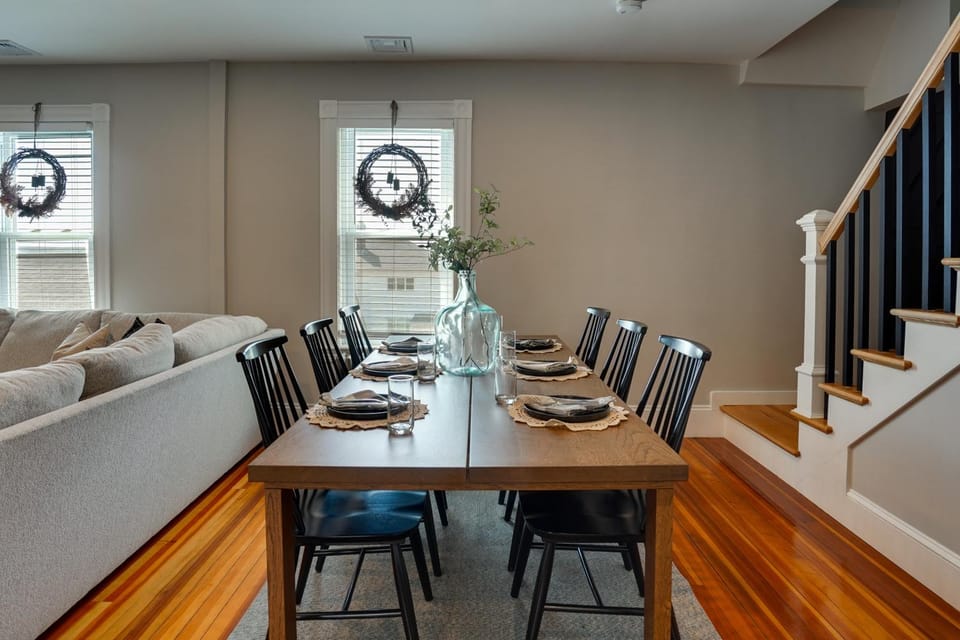 5 Mi to Boston & Airport! Townhome w/ Skyline View House in Chelsea