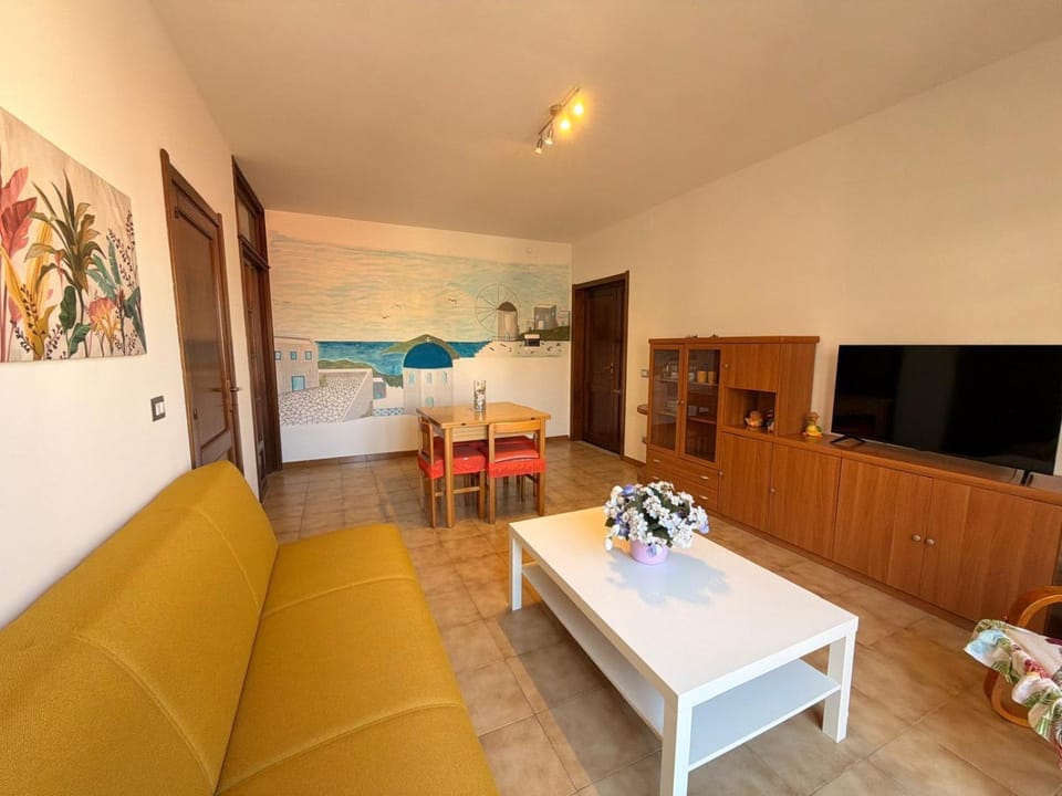 Communal lounge/ TV room, TV and multimedia, Living room, Seating area