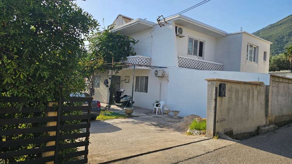 Petar Vukajlov Apartment in Montenegro