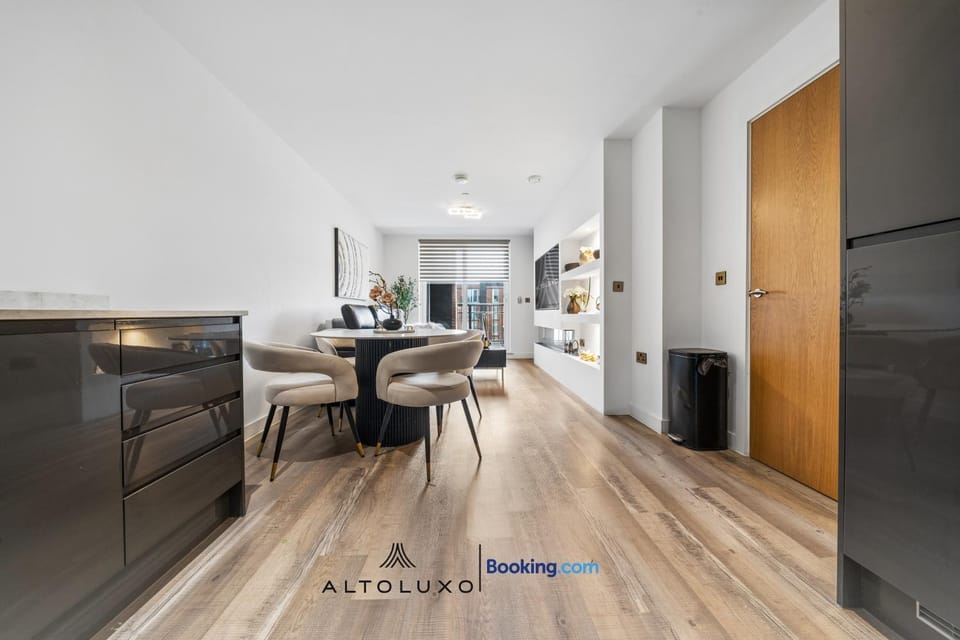 Bright Waterfront Cardiff Bay Apt for Small Group by AltoLuxo Apartment in Cardiff
