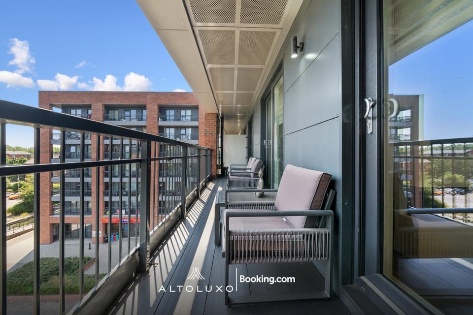 Bright Waterfront Cardiff Bay Apt for Small Group by AltoLuxo Apartment in Cardiff