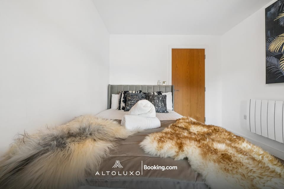 Bright Waterfront Cardiff Bay Apt for Small Group by AltoLuxo Apartment in Cardiff