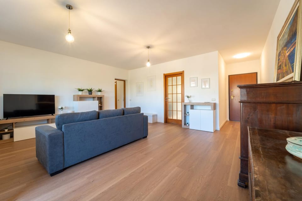 Communal lounge/ TV room, TV and multimedia, Living room, Seating area