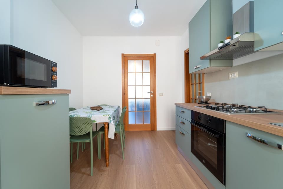 Dining area, kitchen