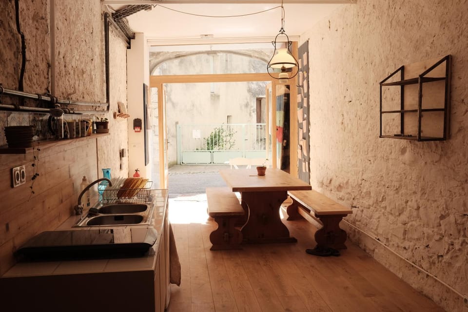 Auberge du Buisson Hostel in Provence