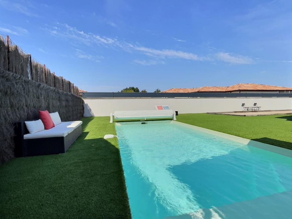 Garden, Garden view, Pool view, Swimming pool, Swimming pool, sunbed, sunbed