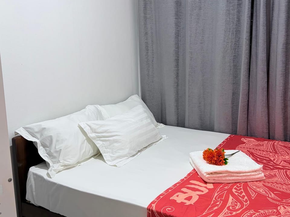 Master Room with Private Ensuite Near McDonald's Apartment in Nadi