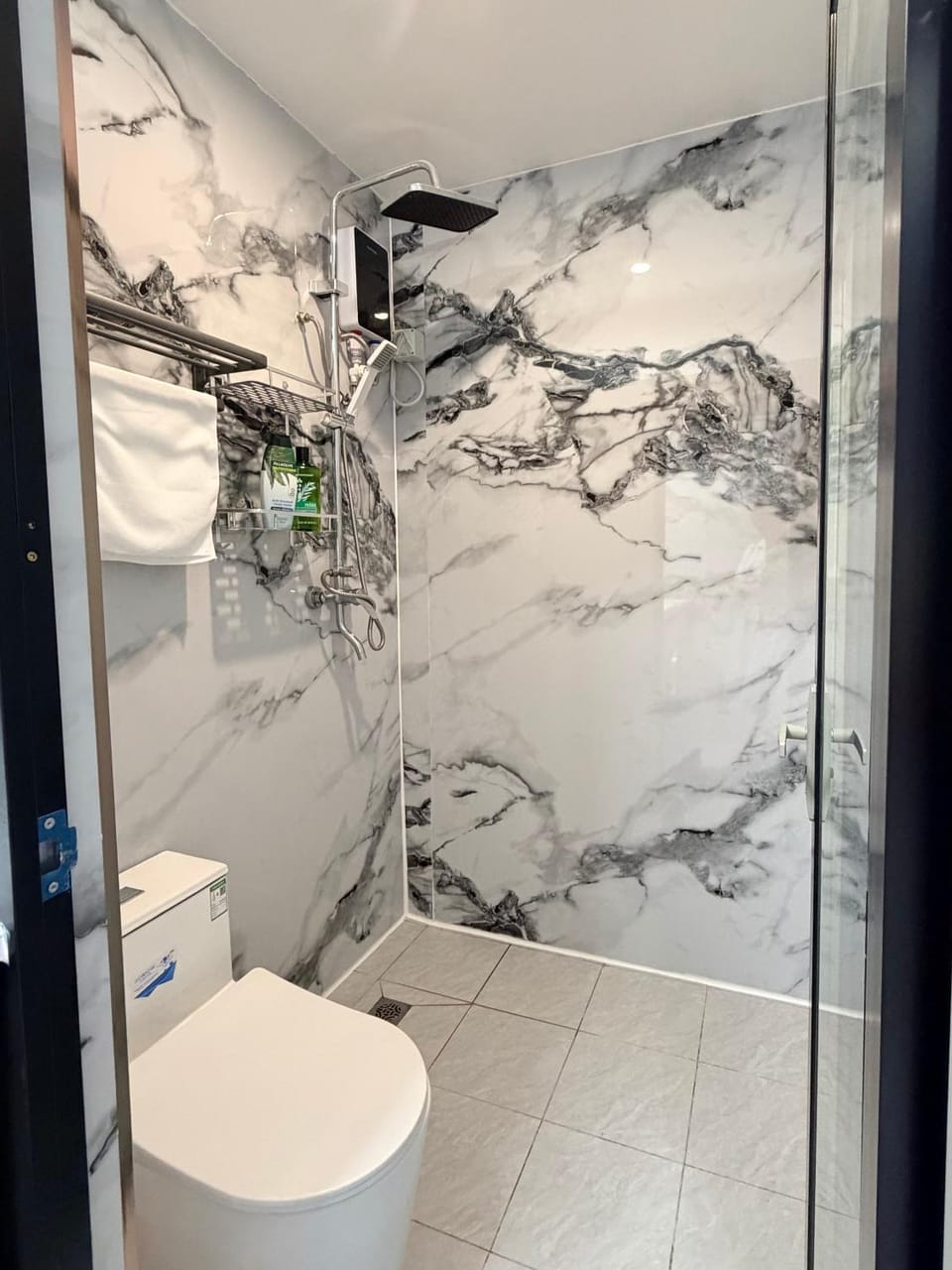 Master Room with Private Ensuite Near McDonald's Apartment in Nadi