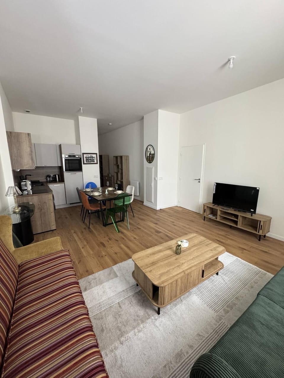 Living room, Decorative detail, microwave, oven