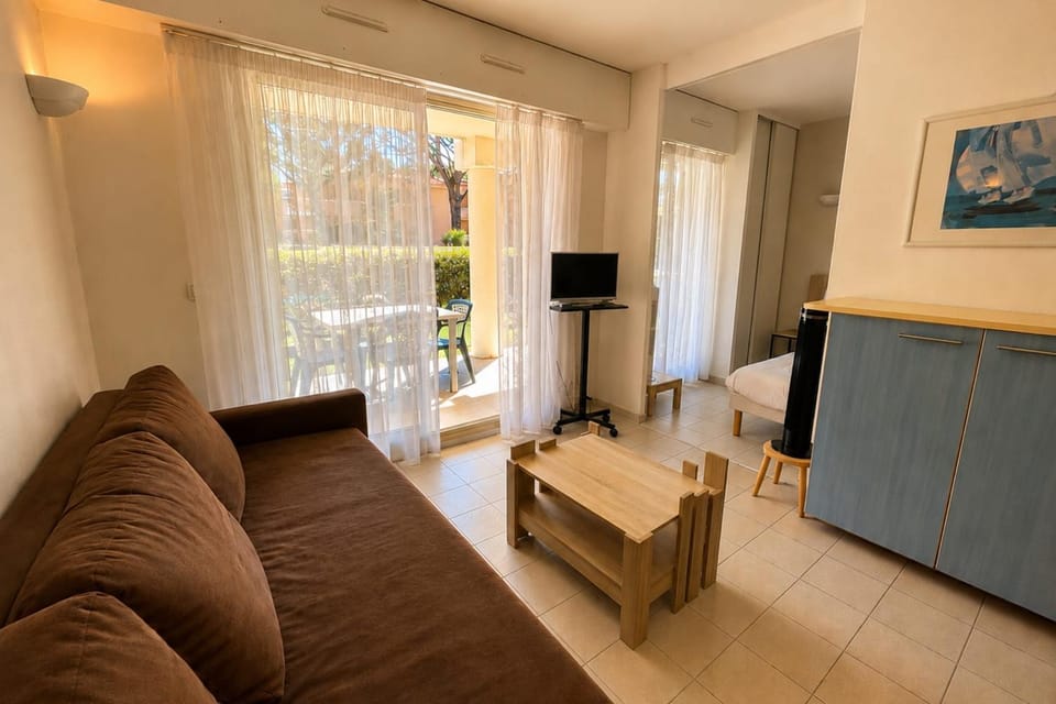 Stay in Golfe-Juan Residence with Pool Garden & Parking Apartment in Antibes