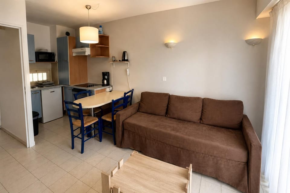 Stay in Golfe-Juan Residence with Pool Garden & Parking Apartment in Antibes