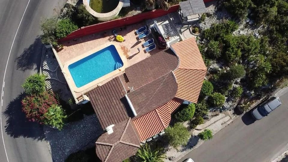 Bird's eye view, Pool view