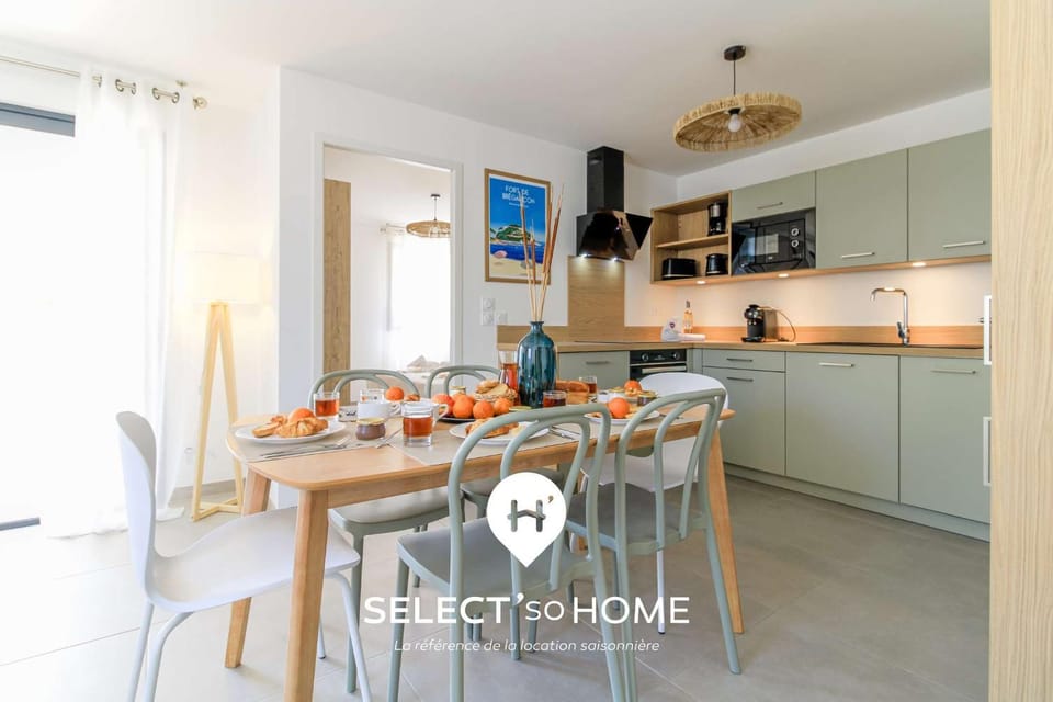 Kitchen or kitchenette, Living room, Dining area, dishwasher, oven, pet friendly, stove