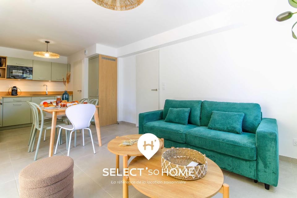 Kitchen or kitchenette, Living room, Dining area, pet friendly