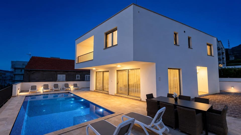 Property building, Swimming pool