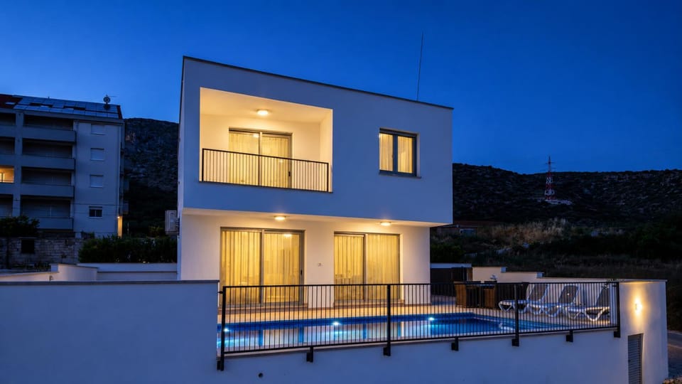 Property building, Swimming pool