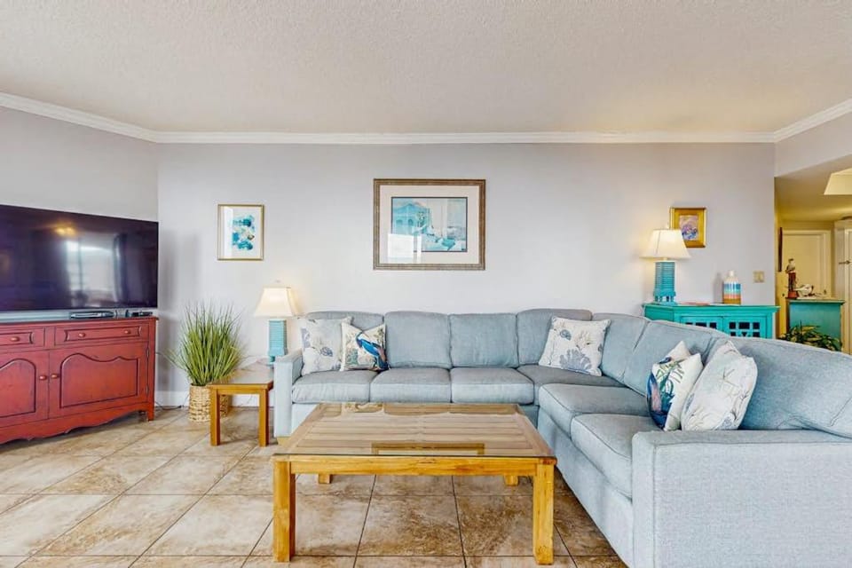 Stunning waterfront condo with pool hot tub gym & tennis House in Miramar Beach