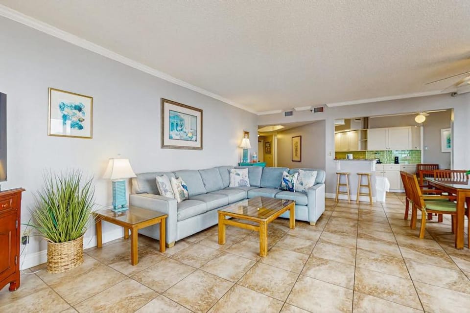 Stunning waterfront condo with pool hot tub gym & tennis House in Miramar Beach