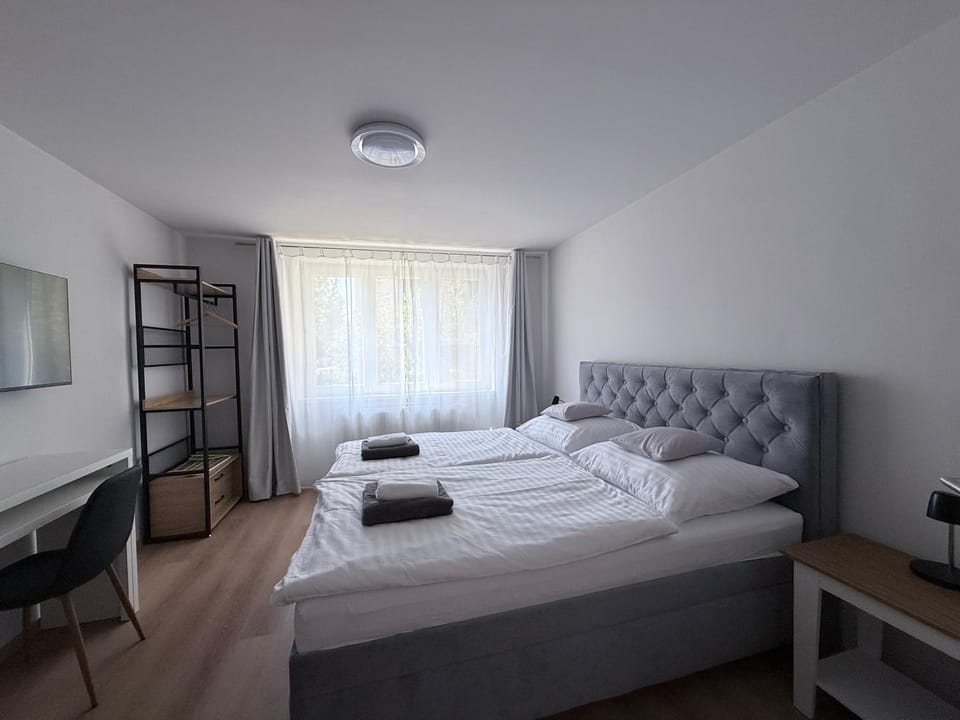 TV and multimedia, Photo of the whole room, Bedroom, towels