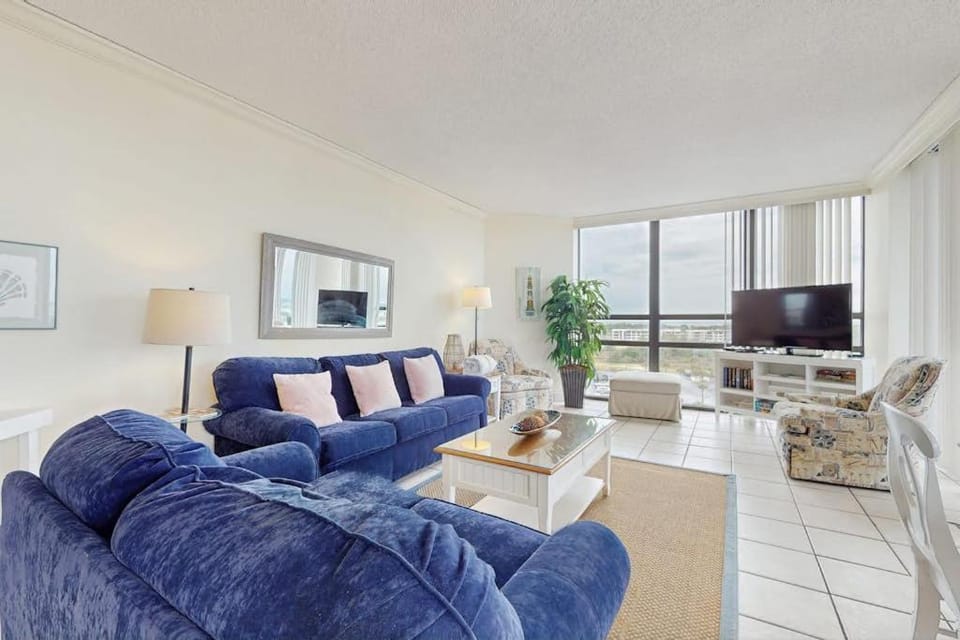 Spacious condo in resort setting with pool & beach access House in Miramar Beach