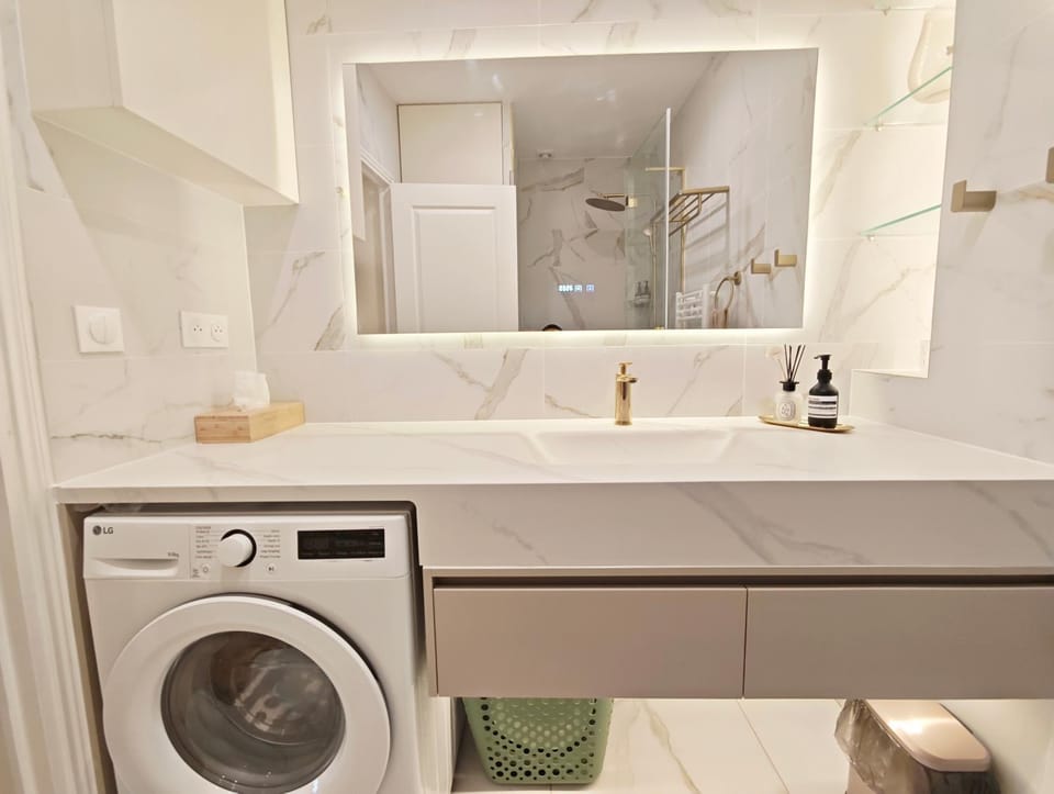 Elegant Bright Apt near Le Marais Bastille for 6 Apartment in Paris