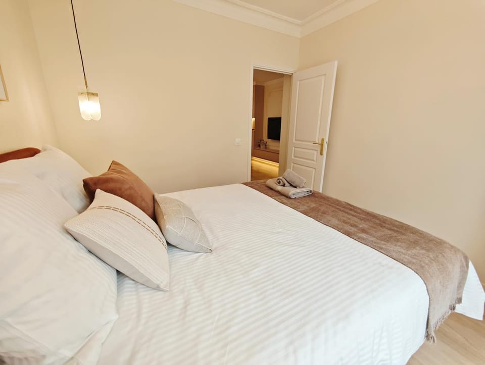 Elegant Bright Apt near Le Marais Bastille for 6 Apartment in Paris