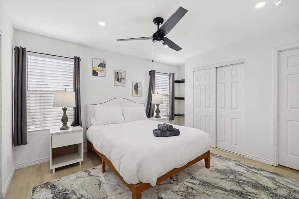 Cozy & Modern Home in Heart of Dallas House in Vacaville