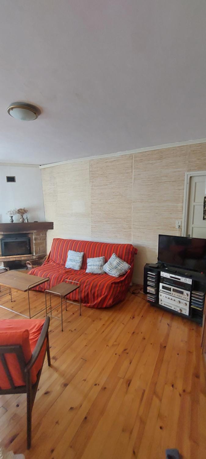 TV and multimedia, Living room, Seating area, fireplace