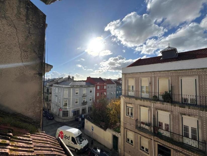 Low Cost - Close to the Alameda and Arroios metro stations in central Lisbon Bed and Breakfast in Lisbon