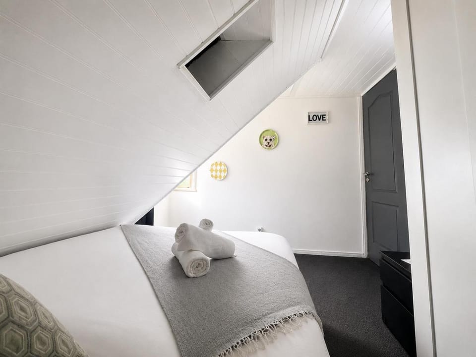 Low Cost - Close to the Alameda and Arroios metro stations in central Lisbon Bed and Breakfast in Lisbon