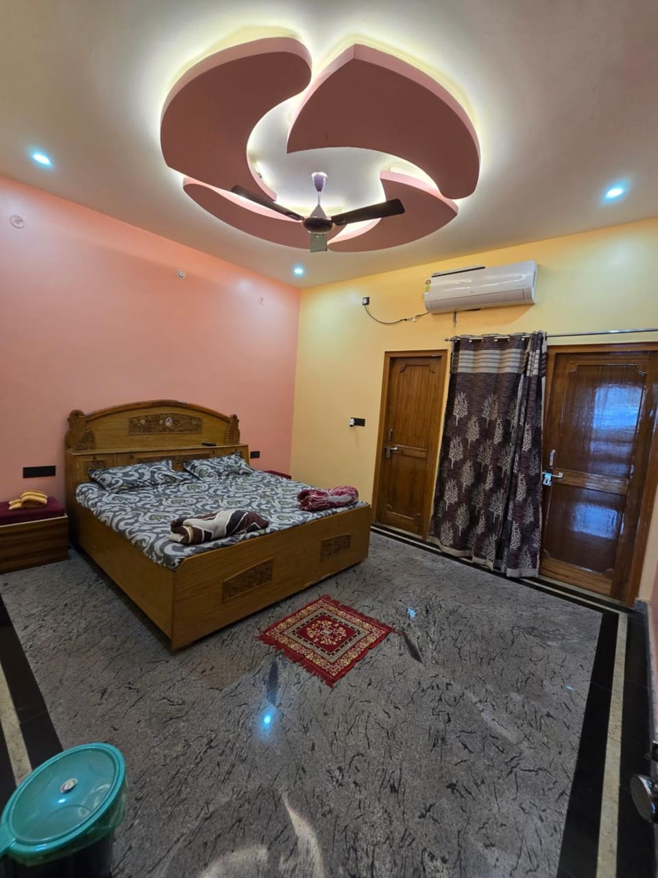 Photo of the whole room